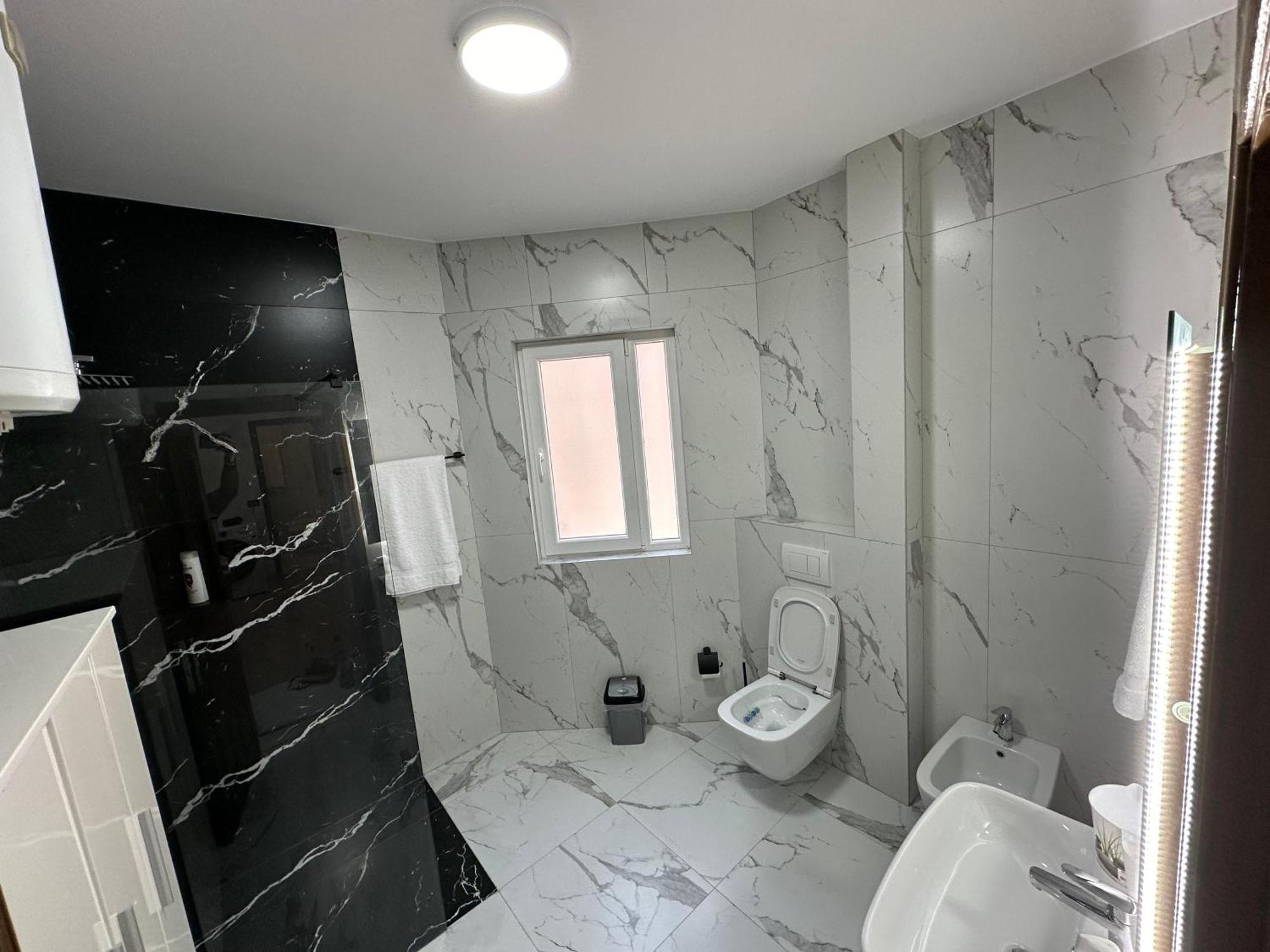 Central Haven Tiranë Luaran gambar