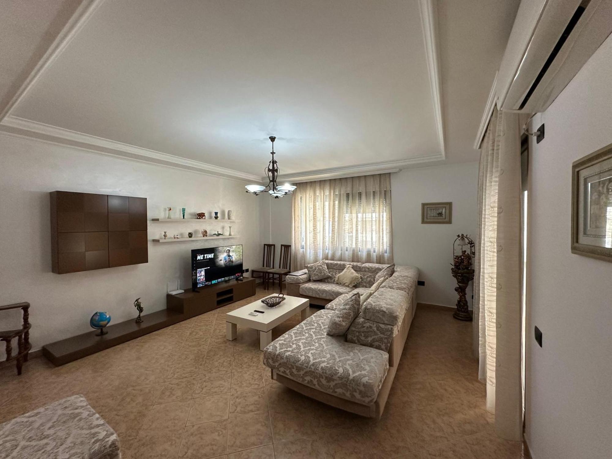 Central Haven Tiranë Luaran gambar